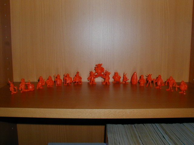 20 Figuren in rot