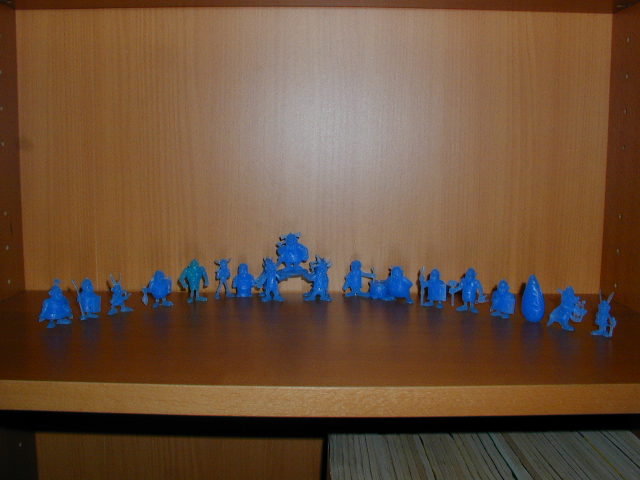 20 Figuren in transparentblau