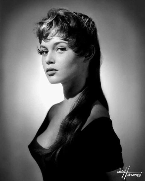 Brigitte-Bardot-Studio-Harcourt-Paris.jpg